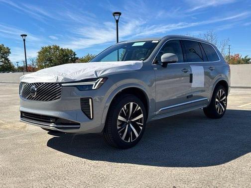Metallic 2027 Volvo XC90 B5 Core