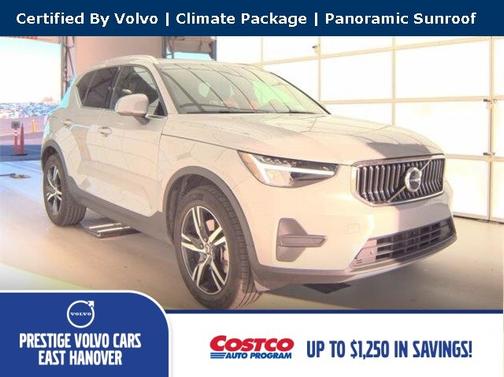 2025 Volvo XC40 B5 Core Bright Theme