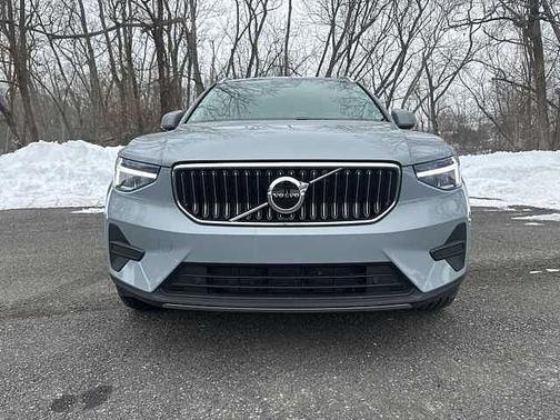 2025 Volvo XC40 Core