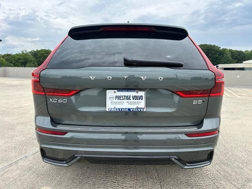 Forest Green 2026 Volvo XC60 B5 Core