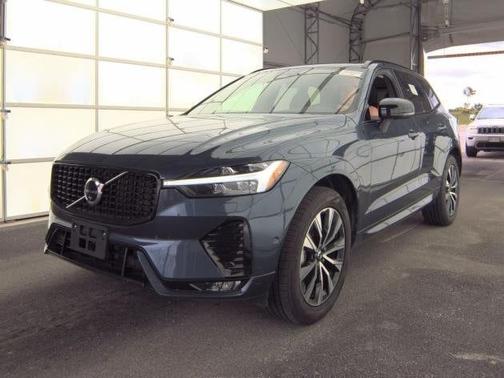 2025 Volvo XC60 B5 Plus