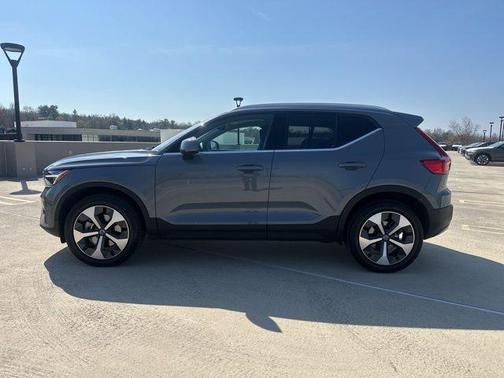 Thunder Gray Metallic 2023 Volvo XC40 B5 Ultimate Bright Theme