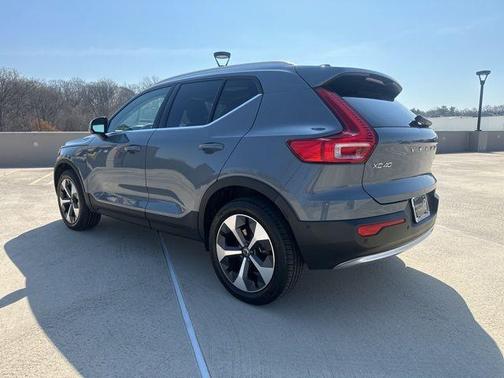 Thunder Gray Metallic 2023 Volvo XC40 B5 Ultimate Bright Theme