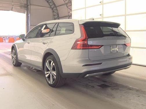 2025 Volvo V60 Cross Country Plus