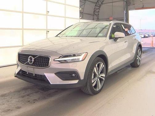 2025 Volvo V60 Cross Country Plus