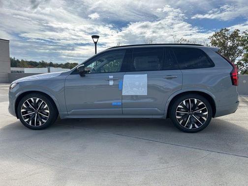 Metallic 2026 Volvo XC90 B6 Ultra Dark Theme 7-Seater