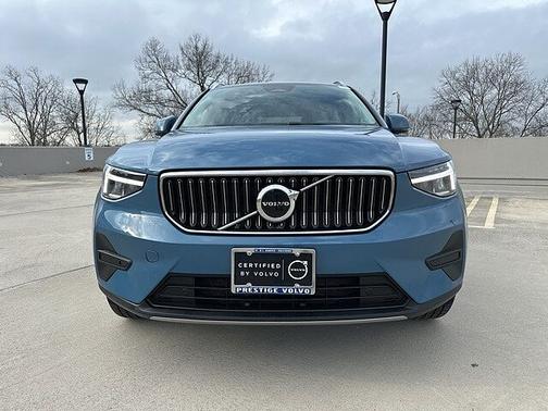 2025 Volvo XC40 Core