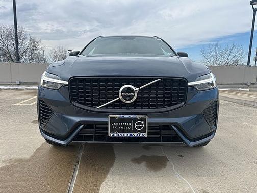 2024 Volvo XC60 T8 Ultimate Dark