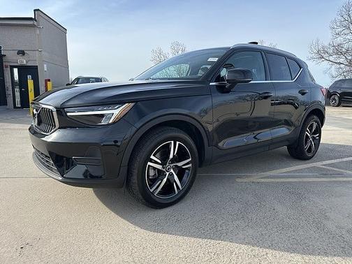 2025 Volvo XC40 Core