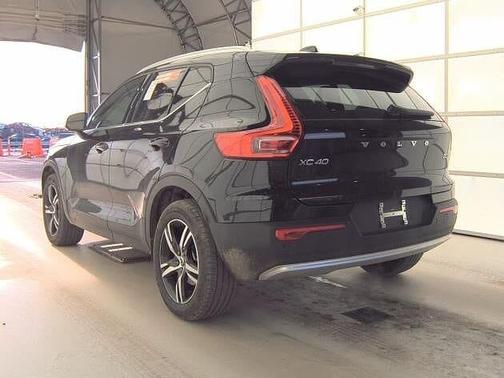 2025 Volvo XC40 Core