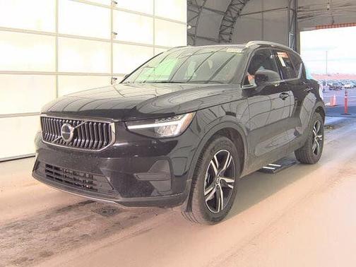 2025 Volvo XC40 Core