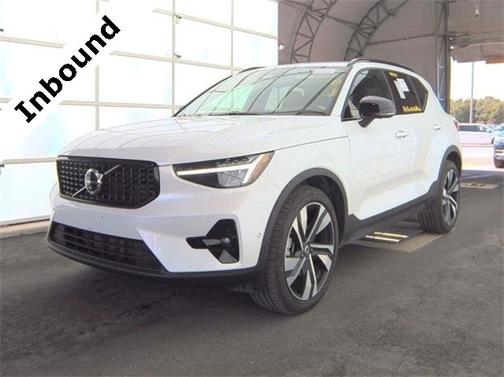2025 Volvo XC40 B5 Plus Dark Theme