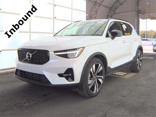2025 Volvo XC40 B5 Plus Dark Theme