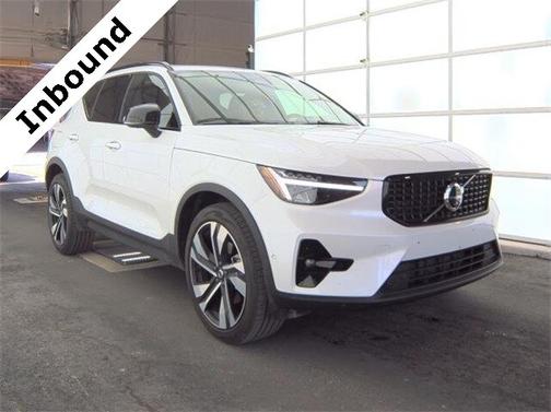 2025 Volvo XC40 B5 Plus Dark Theme