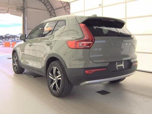2025 Volvo XC40 B5 Core Bright Theme