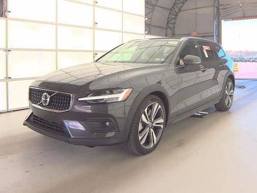 Platinum Grey 2025 Volvo V60 Cross Country Plus