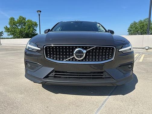 Platinum Grey 2025 Volvo V60 Cross Country Plus