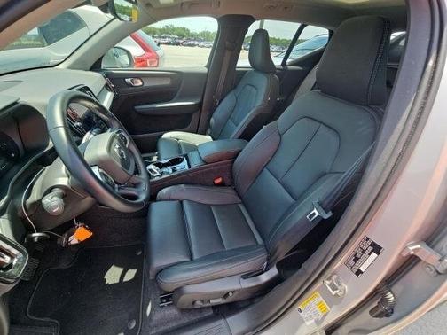 2025 Volvo XC40 B5 Plus Bright Theme