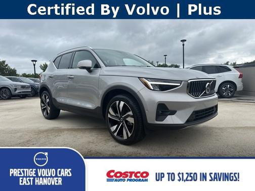 2025 Volvo XC40 B5 Plus Bright Theme