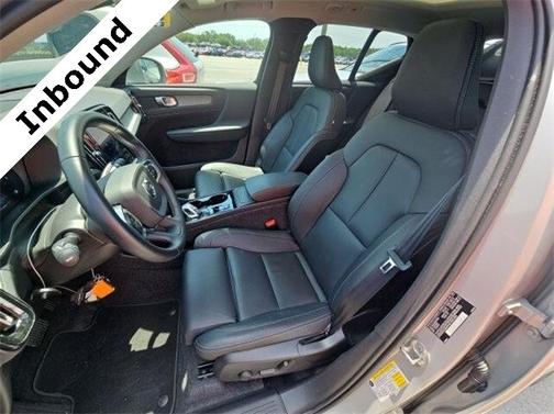 2025 Volvo XC40 B5 Plus Bright Theme