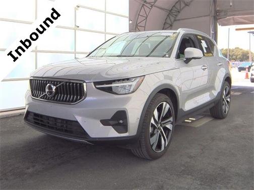 2025 Volvo XC40 B5 Plus Bright Theme
