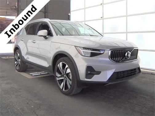2025 Volvo XC40 B5 Plus Bright Theme