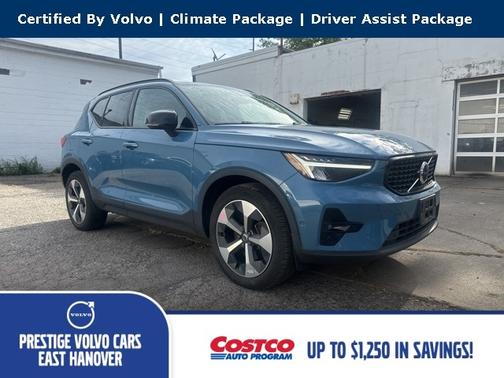 2023 Volvo XC40 B5 AWD Plus Dark