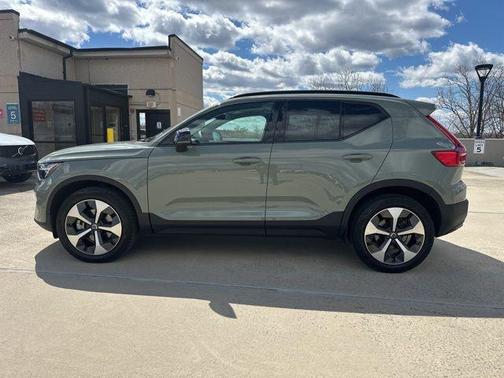 Sage Green Metallic 2023 Volvo XC40 B5 Ultimate Dark Theme