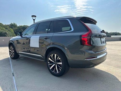 Forest Green 2027 Volvo XC90 B5 Core