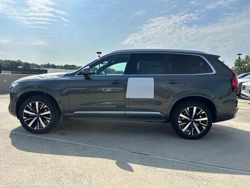 Forest Green 2027 Volvo XC90 B5 Core
