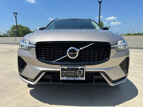 Bright 2024 Volvo XC60 Recharge Plug-In Hybrid T8 Ultimate Dark Theme