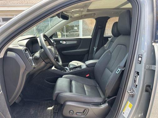 Metallic 2026 Volvo XC40 B5 Plus