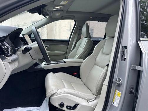 Silver 2025 Volvo XC90 Plug-In Hybrid T8 Ultra 6-Seater