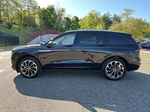 Infinite Black Metallic 2025 Lincoln Nautilus Reserve