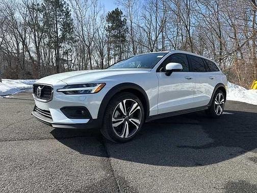 2025 Volvo V60 Cross Country Plus