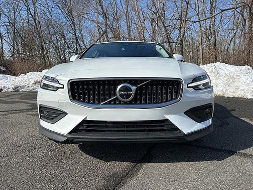 2025 Volvo V60 Cross Country Plus