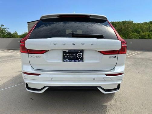 Crystal White Metallic 2024 Volvo XC60 B5 Core