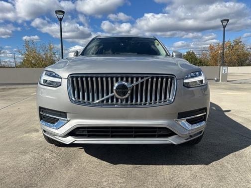 2025 Volvo XC90 B5 Plus