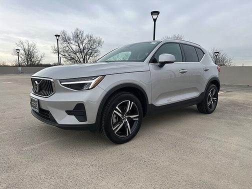 2025 Volvo XC40 Core