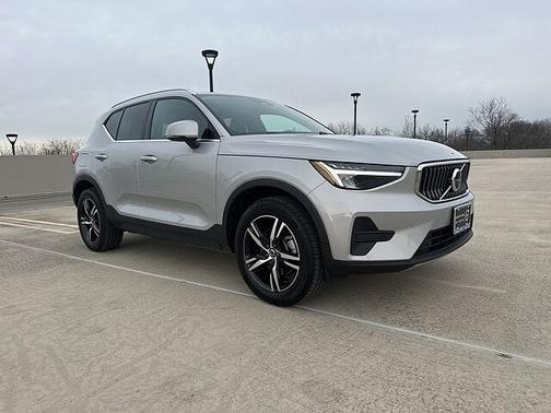 2025 Volvo XC40 Core