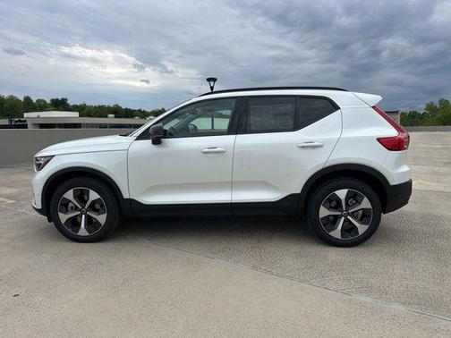Crystal White 2026 Volvo XC40 B5 Plus
