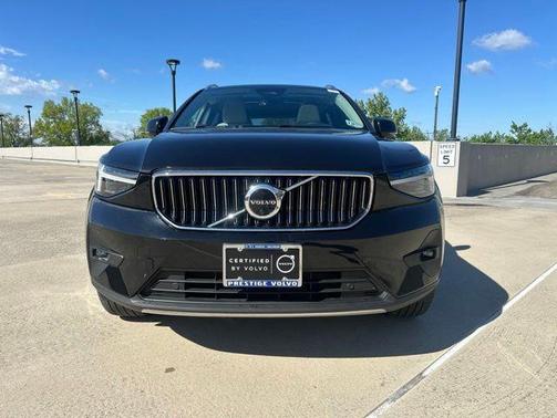 Onyx Black Metallic 2023 Volvo XC40 B5 Ultimate Bright Theme