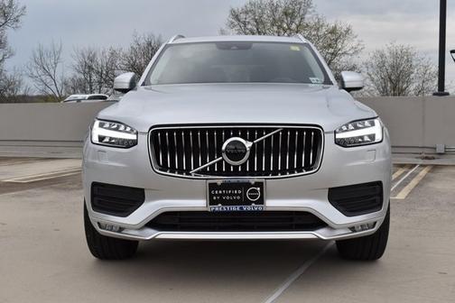 2022 Volvo XC90 T6 AWD Momentum 6 Seater