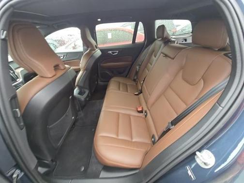 Denim Blue Metallic 2025 Volvo V60 Cross Country B5 Plus