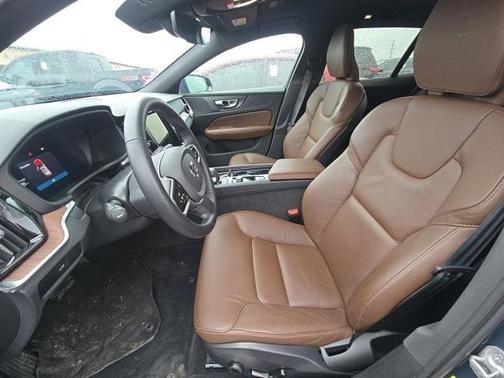 Denim Blue Metallic 2025 Volvo V60 Cross Country B5 Plus