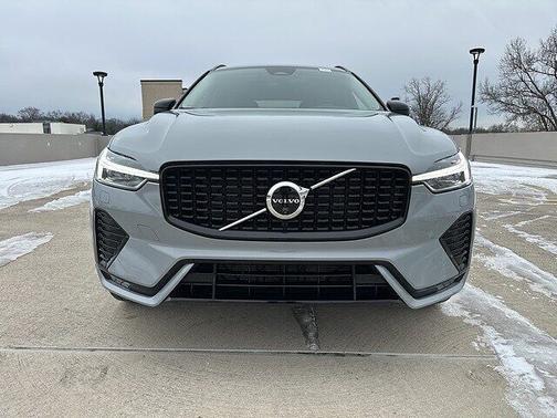 2025 Volvo XC60 Plus