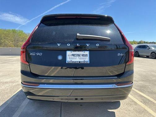 Onyx Black Metallic 2026 Volvo XC90 B6 Plus 7-Seater