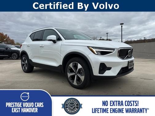 2025 Volvo XC40 B5 Plus Bright Theme