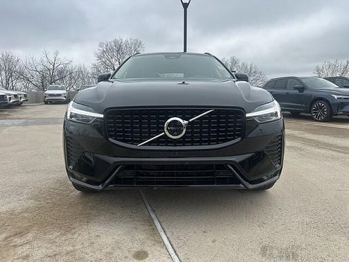 Onyx Black 2023 Volvo XC60 Plus