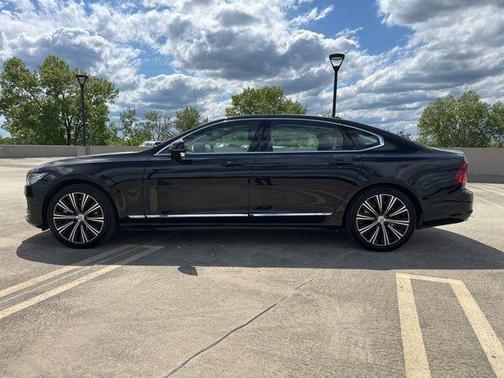 Onyx Black Metallic 2025 Volvo S90 B6 Plus